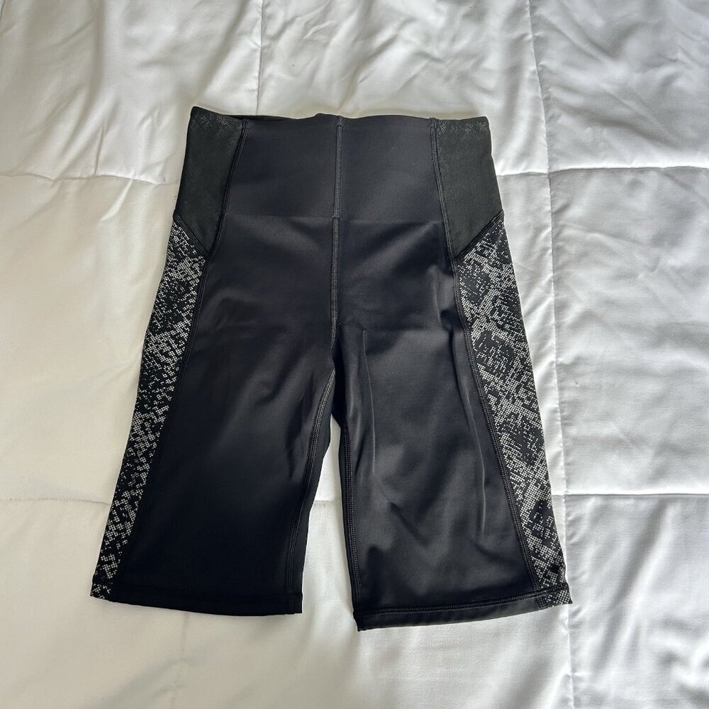 Athleta Shorts Womens XS Black Stay Fly 9" Compression Reflective Athletic Run